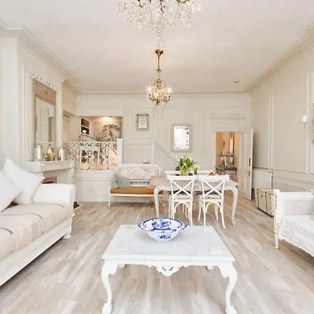 Apartman The Stunning French Boudoir Of