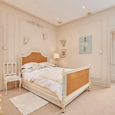 The Stunning French Boudoir Of Apartman *