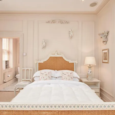 The Stunning French Boudoir Of Apartman